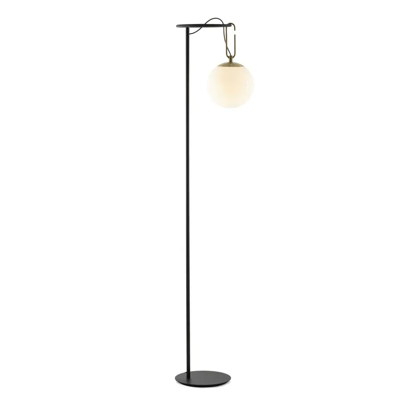 Extra rabatt NH 22 Golvlampa, Svart / Mässing